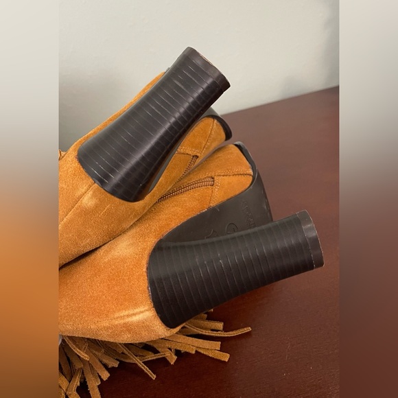 Predictions Leather Collection Tan Suede Fringe Heeled Booties - Size 7 - Picture 13 of 16